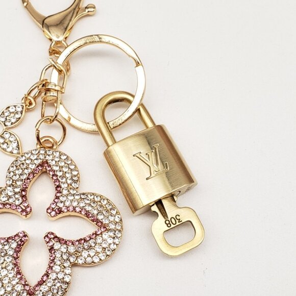 Authentic Louis Vuitton Lock & Key with Unbranded Pink Floral Clover Keychain - Picture 5 of 7